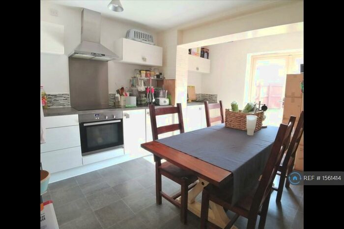 4 Bedroom Semi-Detached House To Rent In Goodsmoor Road, Sinfin, Derby, DE24