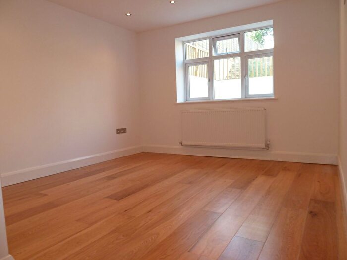 2 Bedroom Flat To Rent In Vivian Avenue, London, NW4