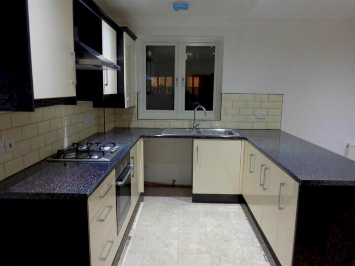 2 Bedroom Flat To Rent In Pages Lane, Uxbridge, UB8