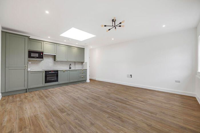 2 Bedroom Flat To Rent In Kent House Road, BR3