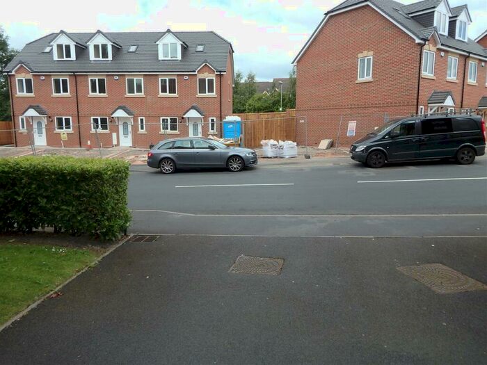 3 Bedroom Town House To Rent In Bull Street, Brierley Hill, West Midlands, DY5