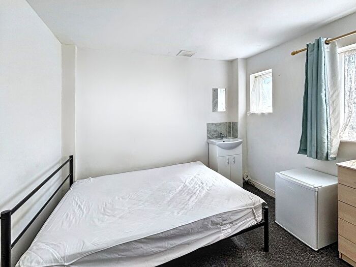 1 Bedroom Semi-detached House To Rent In Lodge Causeway, Bristol, BS16