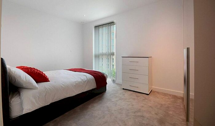 1 Bedroom Flat To Rent In New Paragon Walk, Elephant And Castle, London, SE17