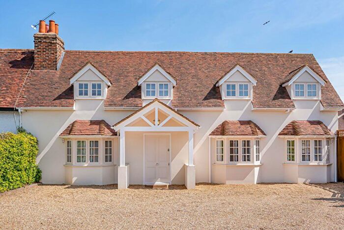 4 Bedroom Semi-Detached House For Sale In Station Road, Welham Green, AL9