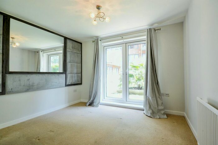1 Bedroom Flat To Rent In Midland Road, Hemel Hempstead, HP2