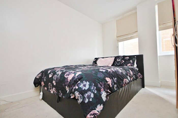 1 Bedroom Flat To Rent In Skyline Plaza Building, Commercial Road, London, E1