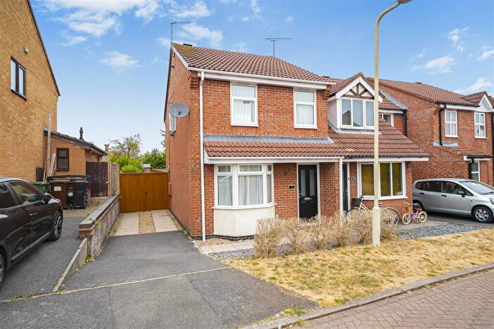 3 Bedroom Semi-Detached House For Sale In Lilac Close, Loughborough, LE11