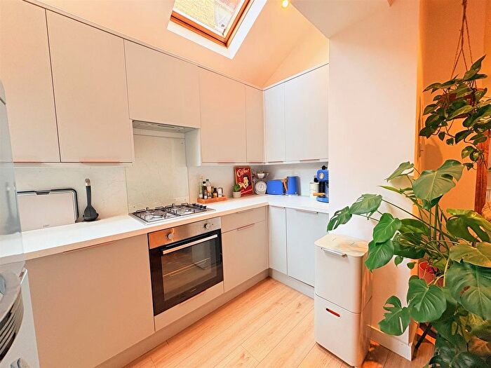 1 Bedroom Flat To Rent In Heath Road, Twickenham, TW1