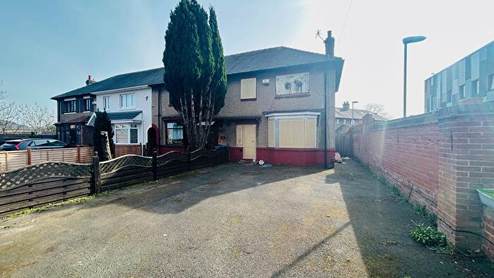 3 Bedroom End Terrace House For Sale In Park Road South, Middlesbrough, TS5