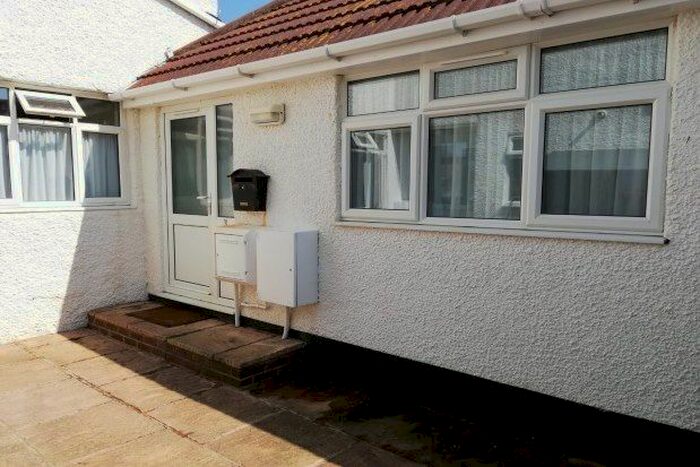 2 Bedroom Flat To Rent In Hoddern Avenue, Peacehaven, BN10