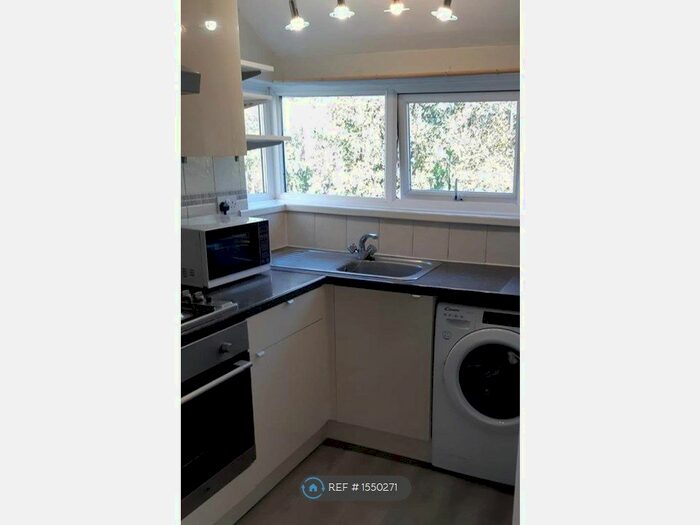 2 Bedroom Maisonette To Rent In Deer Park Gardens, Mitcham, CR4
