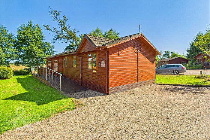 3 Bedroom Lodge For Sale In Waveney River Centre, Staithe Road, Burgh S.t Peter, NR34