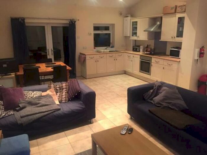 3 Bedroom Terraced House To Rent In Pen Y Bryn Road, Heath, Cardiff, CF14