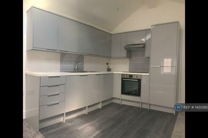 2 Bedroom Flat To Rent In Albert Road, Camberley, GU15