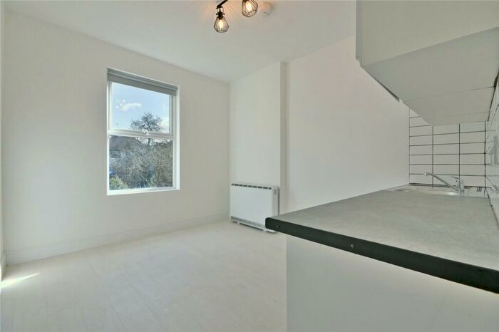 Studio To Rent In Gainsborough Road, Woodside Park, N12