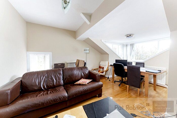 2 Bedroom Flat To Rent In Tankerville Terrace, Jesmond, Newcastle Upon Tyne, NE2