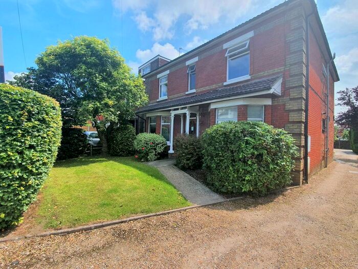 2 Bedroom Apartment To Rent In Winchester Road, Southampton, SO16