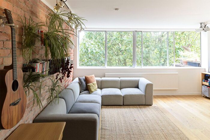 2 Bedroom Flat To Rent In Hurstway Walk, London, W11