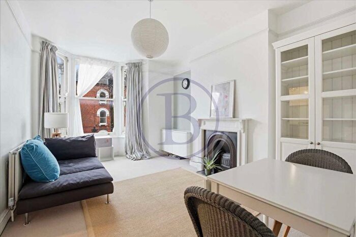 2 Bedroom Flat For Sale In Mercers Road, London, N19