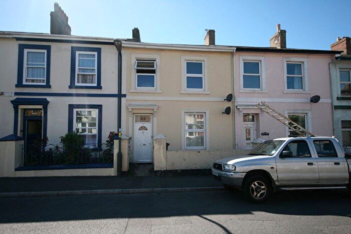 2 Bedroom Flat To Rent In Warbro Road, Torquay, Devon, TQ1