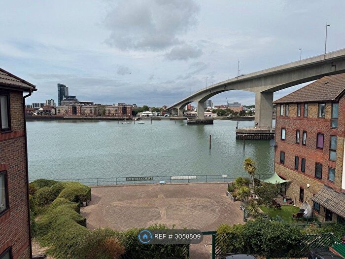 2 Bedroom Flat To Rent In Spitfire Court, Southampton, SO19