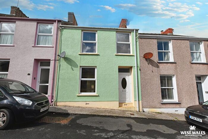 2 Bedroom Terraced House For Sale In Williamson Street, Pembroke, SA71
