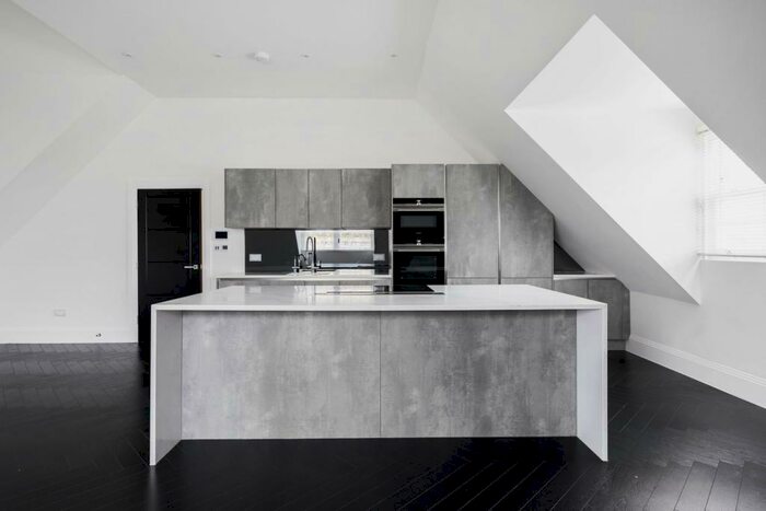 3 Bedroom Apartment To Rent In Manor Road, Chigwell, IG7