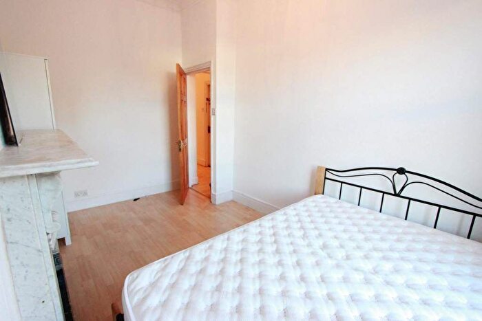 2 Bedroom Flat To Rent In Rectory Road, London, N16