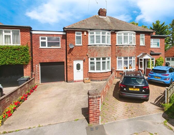 4 Bedroom Semi Detached House For Sale In Scawton Avenue, York, YO31