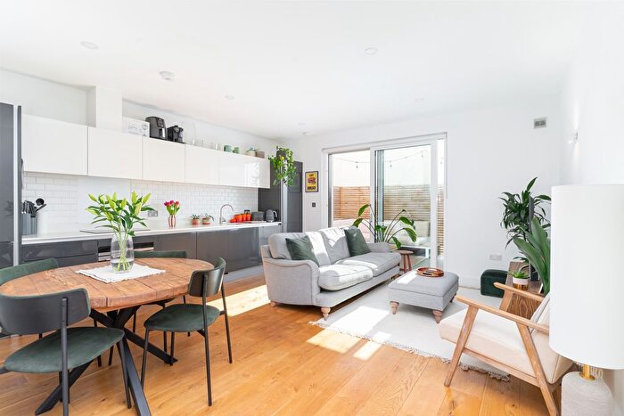 2 Bedroom Flat For Sale In Purley Rise, West Purley, CR8