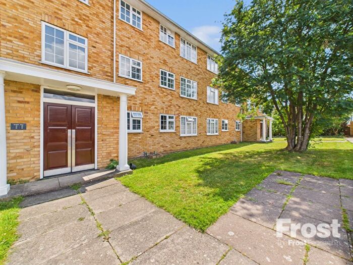 3 Bedroom Flat To Rent In Robin Way, Staines-Upon-Thames, Surrey, TW18