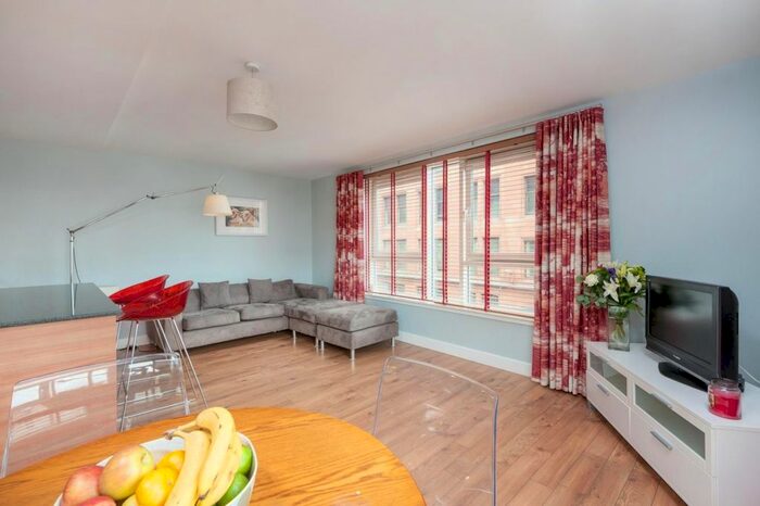 2 Bedroom Flat To Rent In Ingram Street, Glasgow, G1