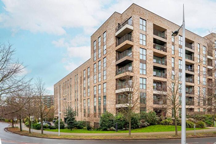 2 Bedroom Flat To Rent In Lakeside Drive, Park Royal, London, NW10