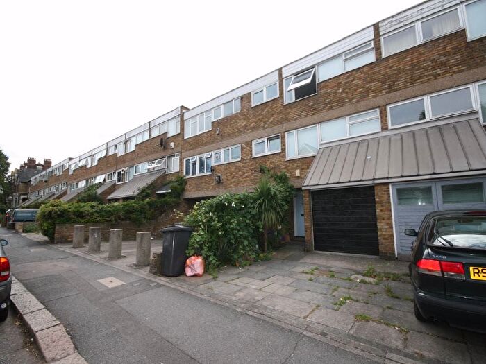 3 Bedroom Property To Rent In Flodden Road, Oval, SE5