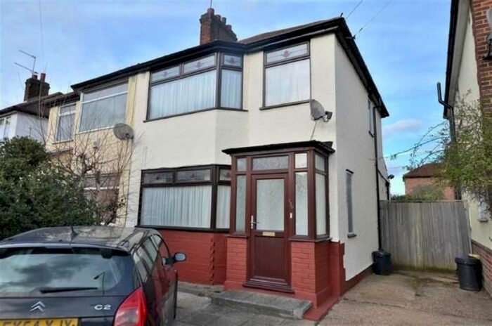 3 Bedroom Semi-Detached House To Rent In Bedroom House, Rushden Gardens, Ilford, Greater London, IG5