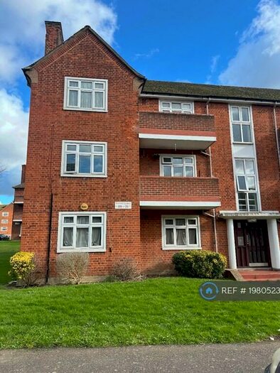 2 Bedroom Flat To Rent In South Woodford, London, E18