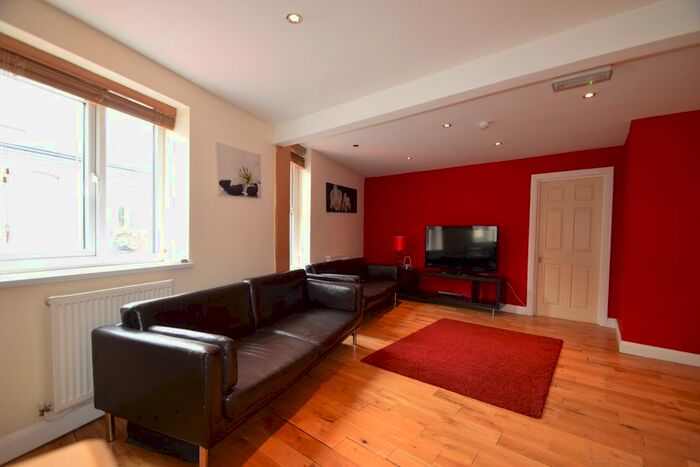 6 Bedroom Flat To Rent In North Road, Cardiff, CF14