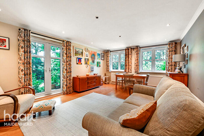 2 Bedroom Apartment For Sale In Harrow Lane, Maidenhead, SL6