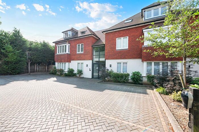 2 Bedroom Flat For Sale In Chartham House, Garratts Lane, Banstead, SM7