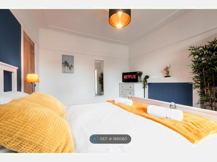 3 Bedroom Flat To Rent In Richmond Park, Bounremonth, BH8