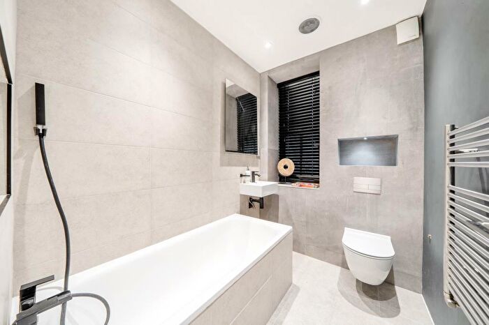 1 Bedroom Flat For Sale In Greenhill, Hampstead Village, NW3