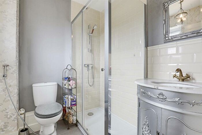 4 Bedroom Detached House For Sale In Chalfont Drive, Beechdale, Nottinghamshire, NG8