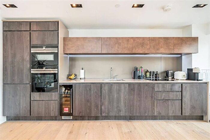 2 Bedroom Flat For Sale In Exchange Gardens, Vauxhall, SW8