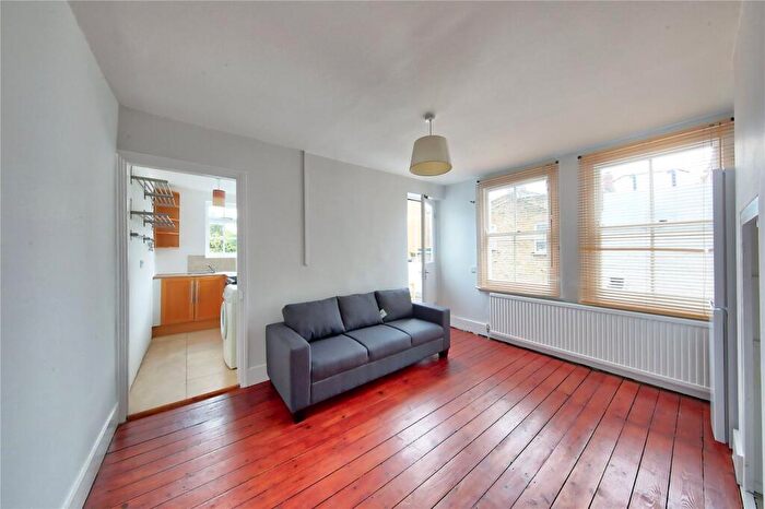 3 Bedroom Apartment To Rent In Boundaries Road, SW12