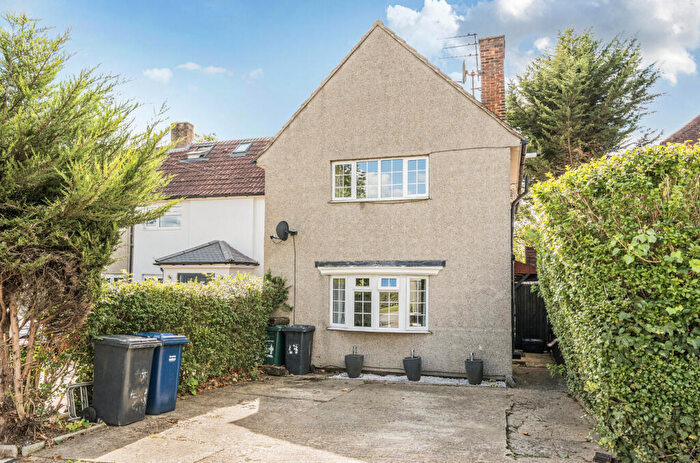 3 Bedroom End Of Terrace House For Sale In Trinder Road, Barnet, EN5