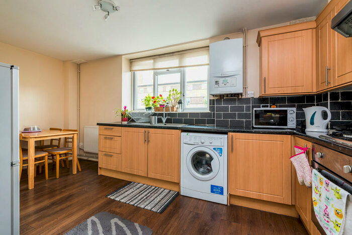 3 Bedroom Apartment To Rent In Stanford Place, SE17