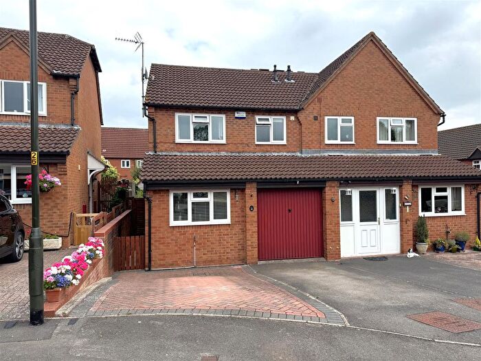 3 Bedroom Semi-Detached House For Sale In Pippin Close, Newent, GL18