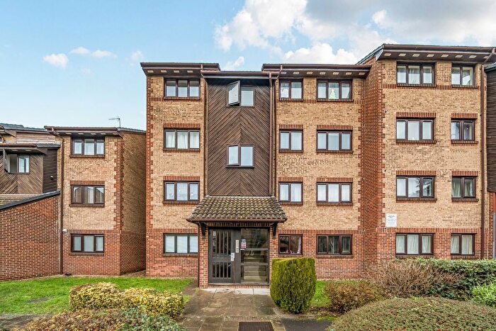 1 Bedroom Flat For Sale In Cricketers Close, Erith, DA8