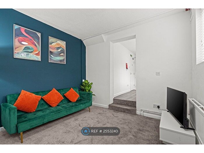 1 Bedroom Flat To Rent In West Wycombe Road, High Wycombe, HP12