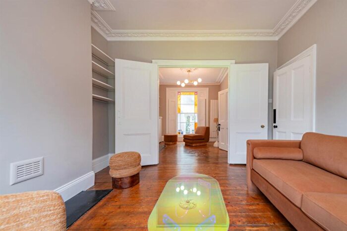 3 Bedroom House To Rent In Grafton Place, London, NW5